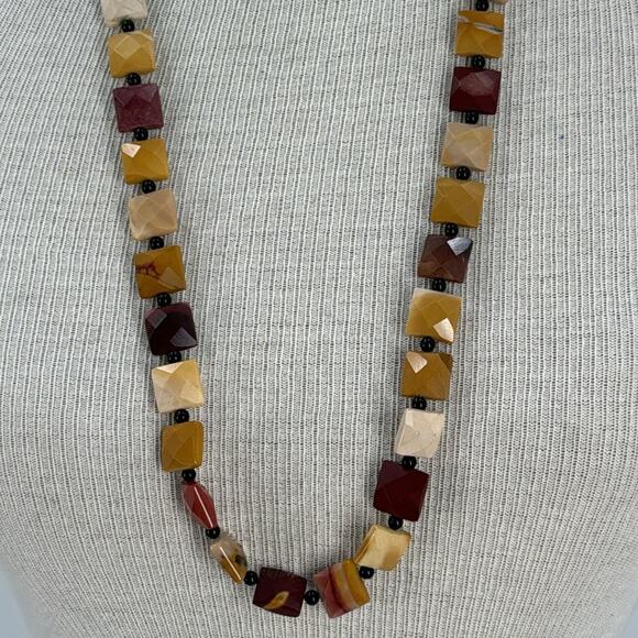 Handmade Mookaite jasper stone beaded necklace - Picture 2 of 5